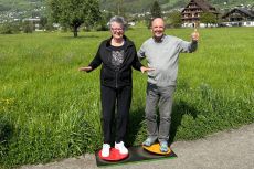 Gleichgewichtstraining: Sicherer gehen und stehen im Alter